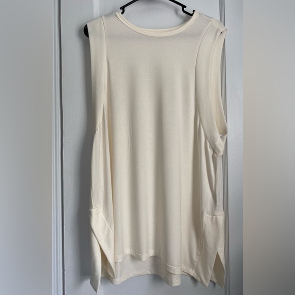 NWT Old Navy UltraLite Sleeveless Tunic Top for Women Size: Large - Picture 2 of 7